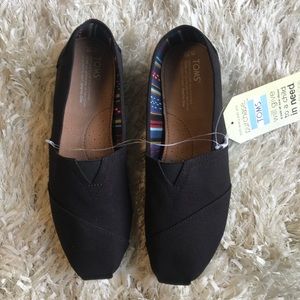 NWT Classic Toms